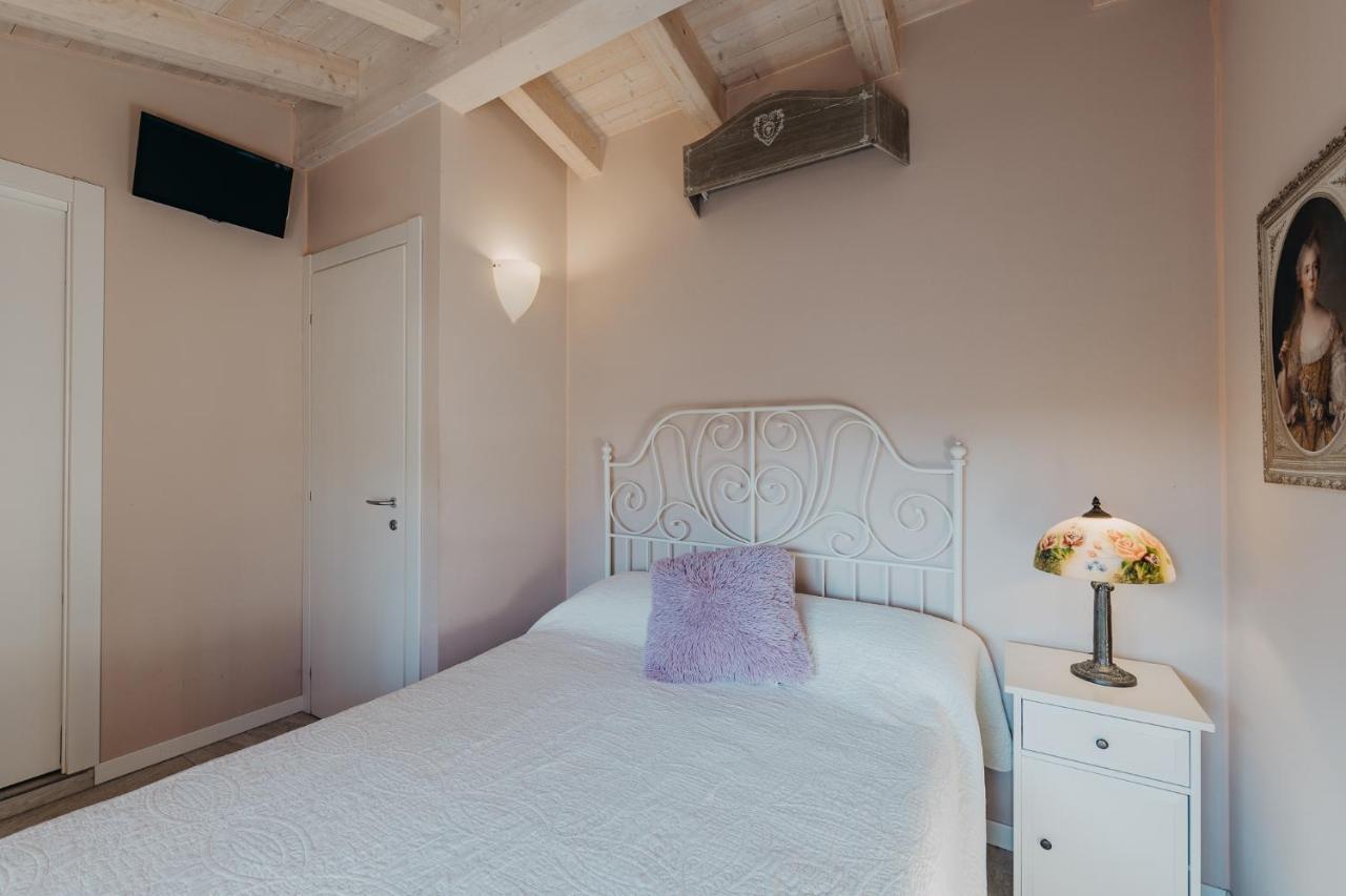Le Due Dame Hotel Manerba del Garda Kültér fotó